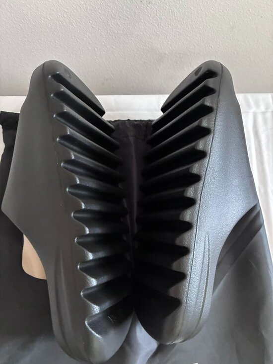 YEEZY YS-01 Black Slide Men\'s 9 New Never Worn Authentic